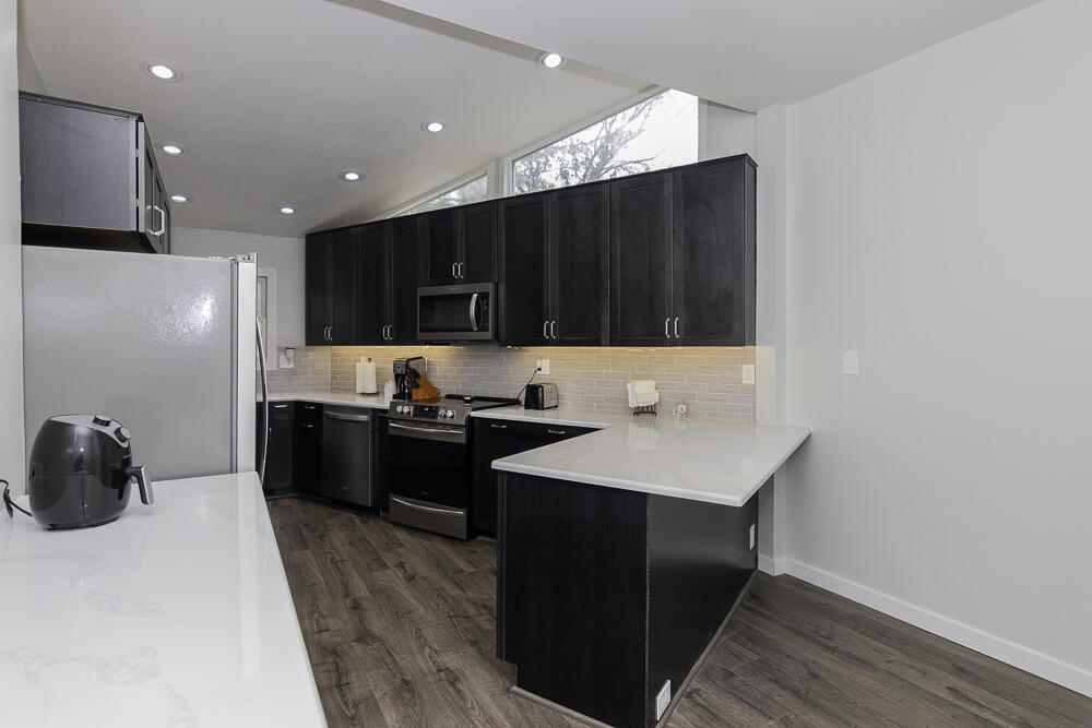 2412 Glenwood Drive