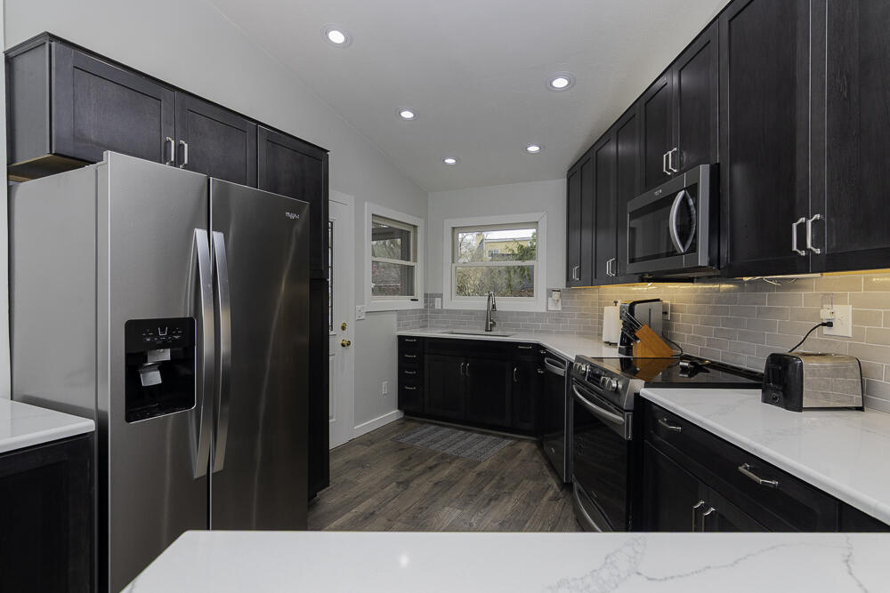 2412 Glenwood Drive