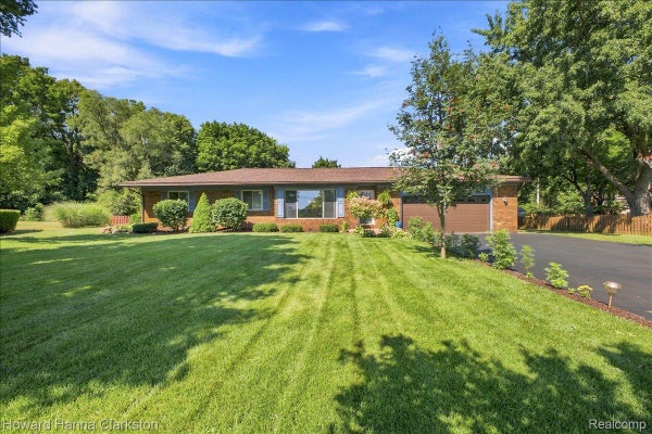 5029 BRONCO DR, CLARKSTON, MI 48346 - Image 99f8e660896ceec1d2c7b08641f07bf8/4136418548