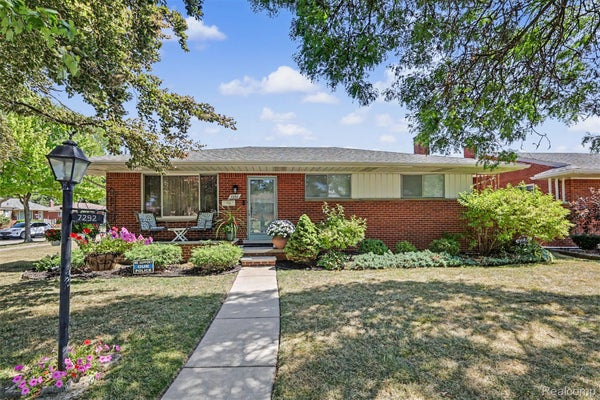 7292 FAIRWOOD DR, DEARBORN HEIGHTS, MI 48127 - Image 9a0fe5707eced3d6d3e16c03b89eefbf/1749291696