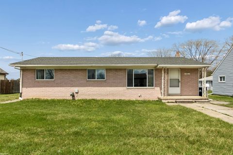19911 Fenton Street Roseville City MI 48066