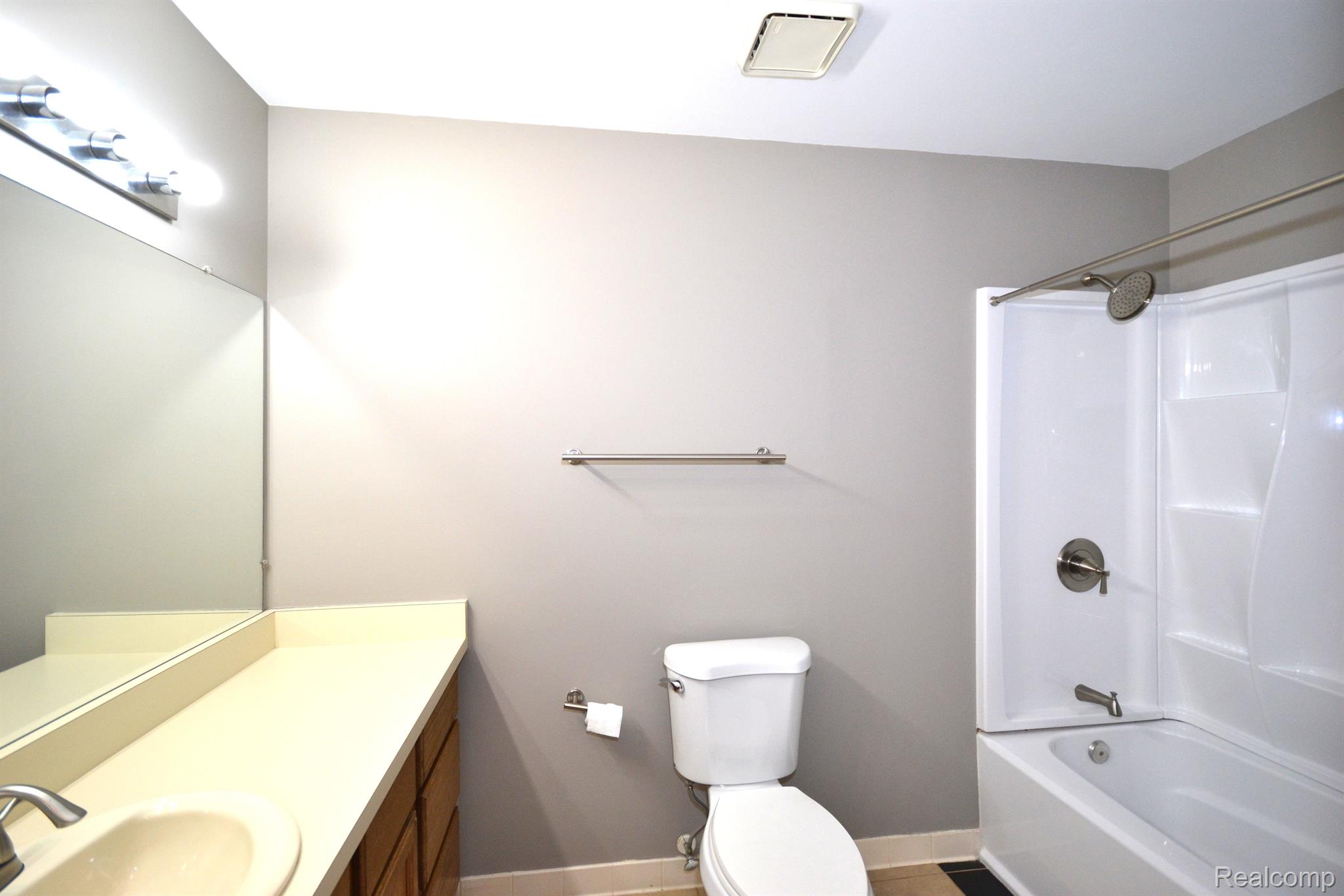 Dearborn City, Michigan 48124, United States, 2 Bedrooms Bedrooms, ,3 BathroomsBathrooms,Residential,Active,169699