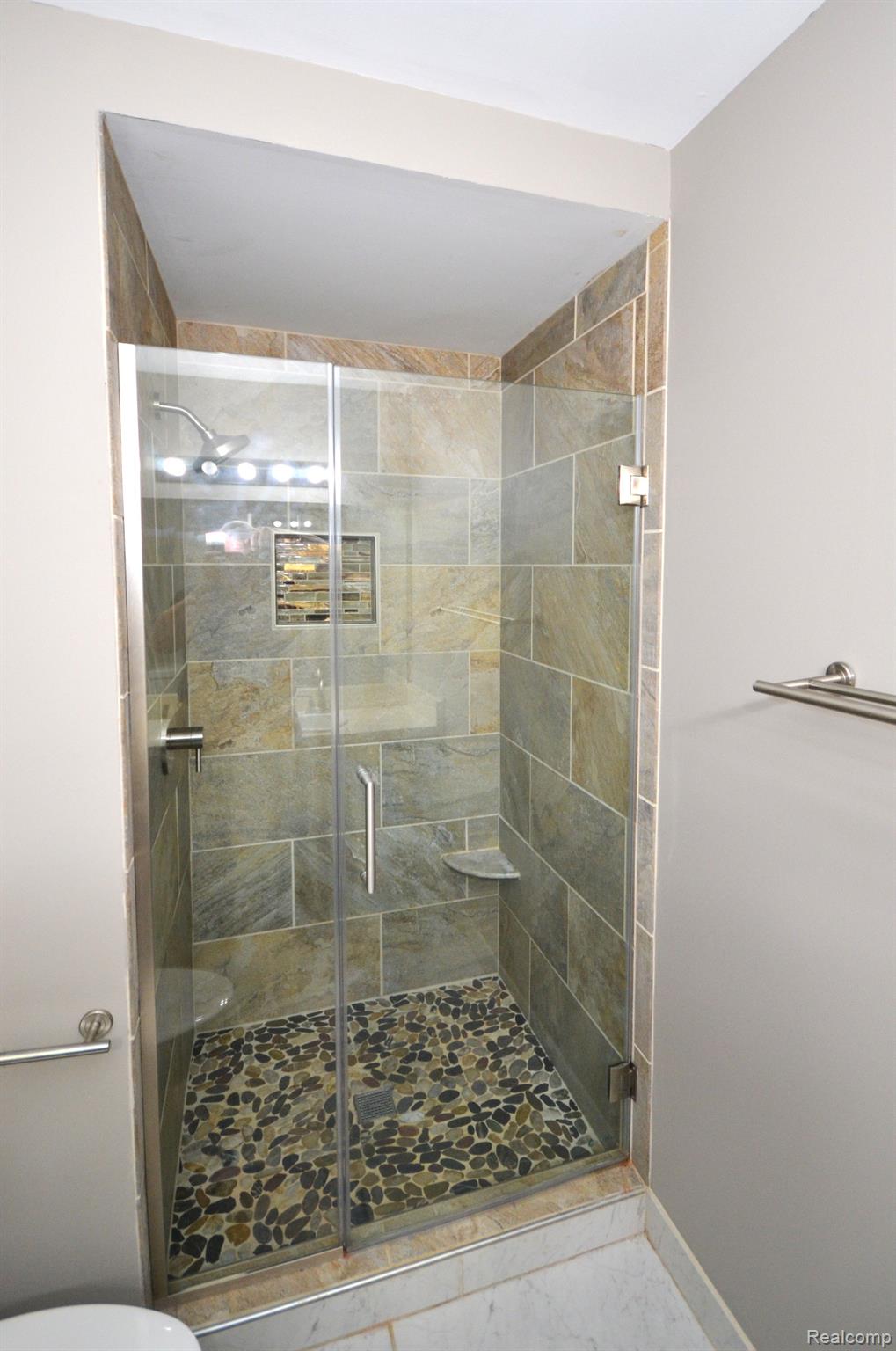 Dearborn City, Michigan 48124, United States, 2 Bedrooms Bedrooms, ,3 BathroomsBathrooms,Residential,Active,169699