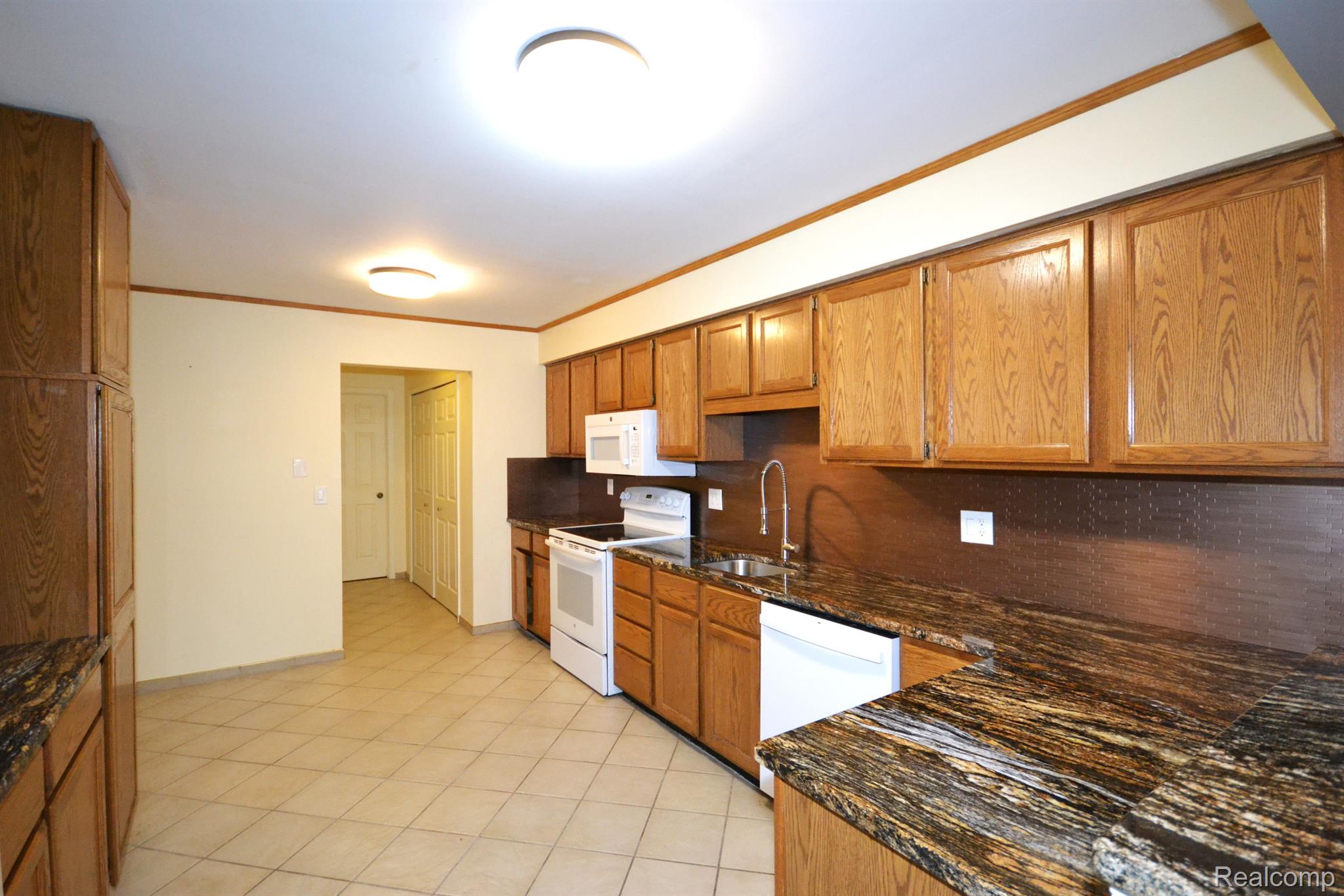 Dearborn City, Michigan 48124, United States, 2 Bedrooms Bedrooms, ,3 BathroomsBathrooms,Residential,Active,169699