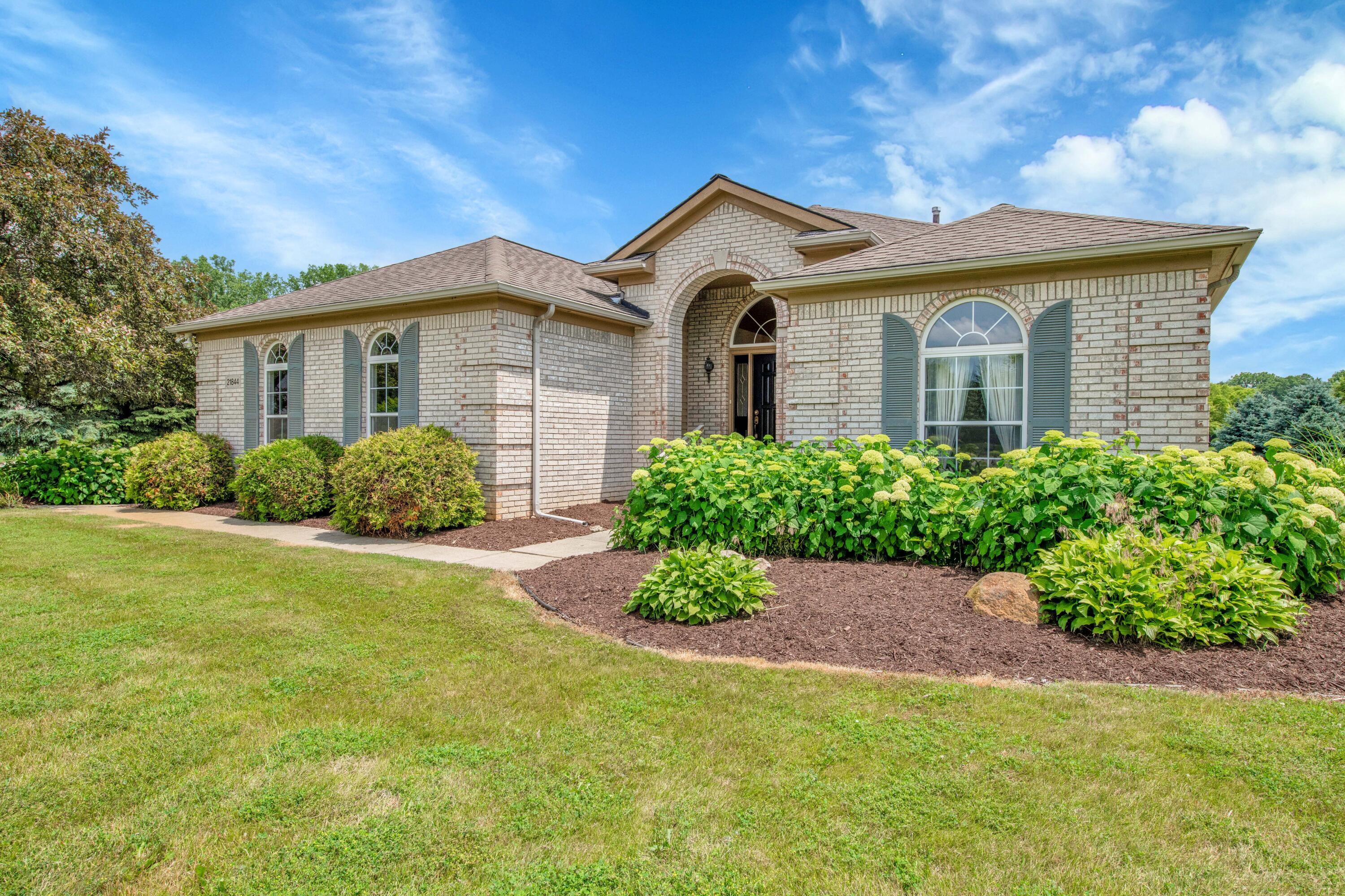 21844 Lyon Trail N
