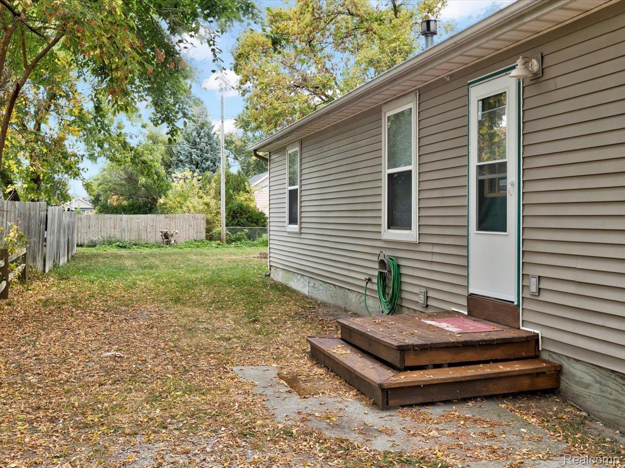 Port Huron City, Michigan 48060, United States, 3 Bedrooms Bedrooms, ,2 BathroomsBathrooms,Residential,Active,225048