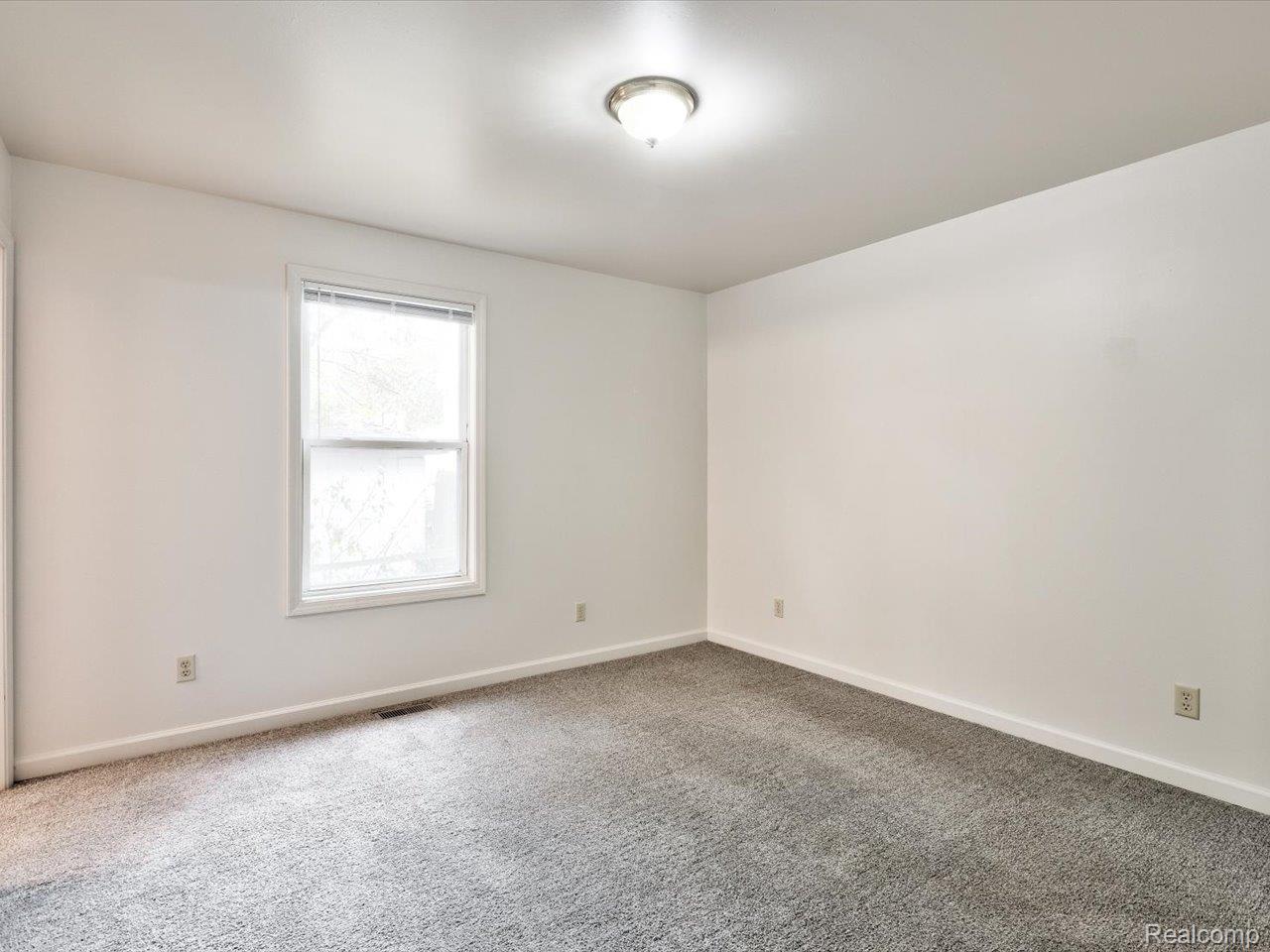 Port Huron City, Michigan 48060, United States, 3 Bedrooms Bedrooms, ,2 BathroomsBathrooms,Residential,Active,225048