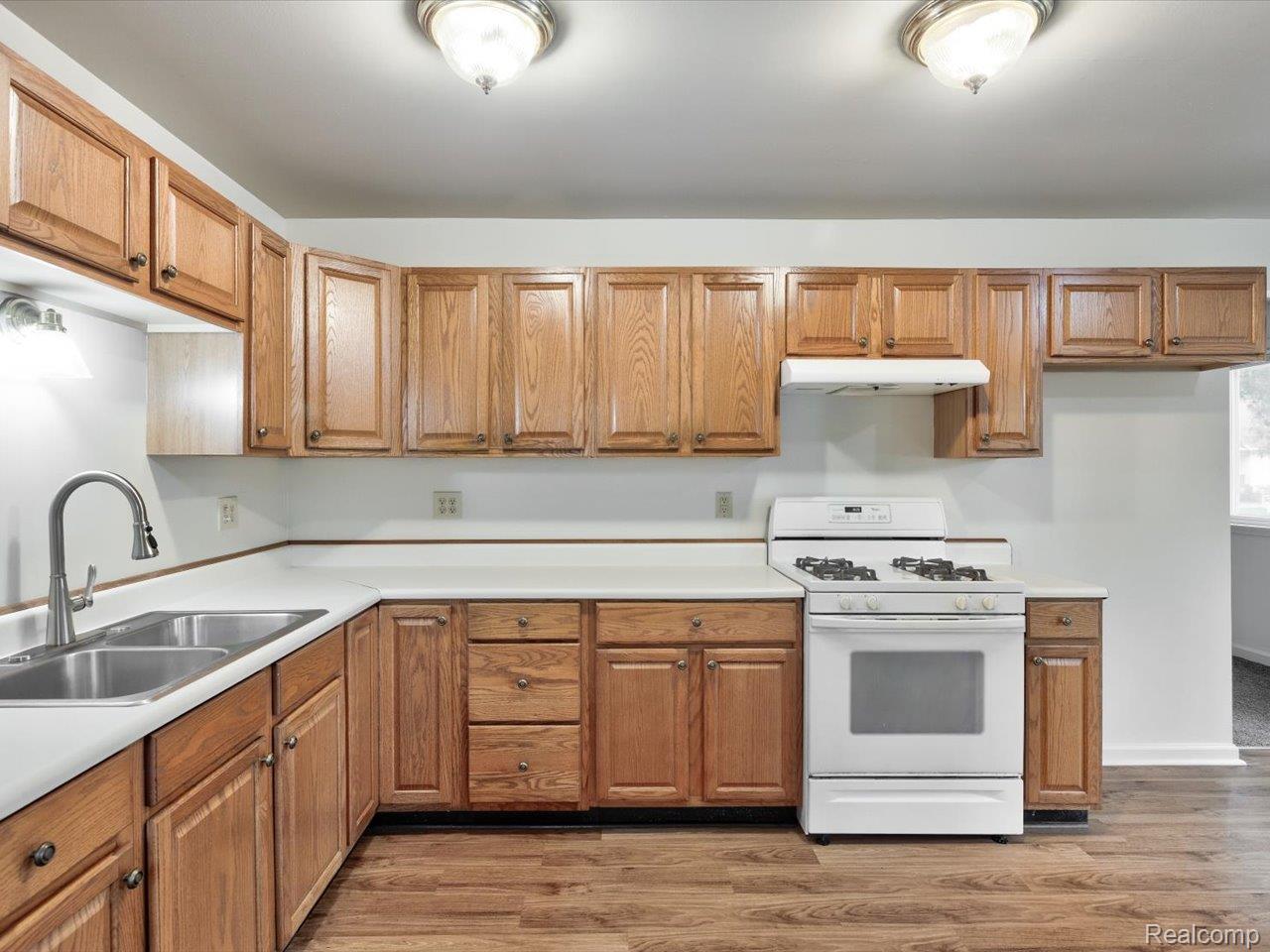 Port Huron City, Michigan 48060, United States, 3 Bedrooms Bedrooms, ,2 BathroomsBathrooms,Residential,Active,225048