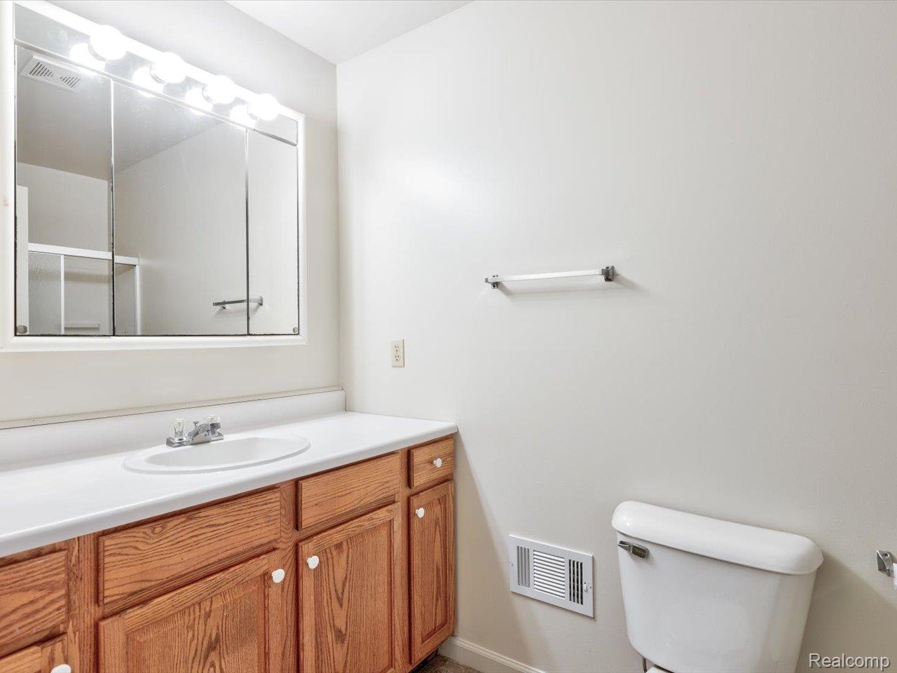 Port Huron City, Michigan 48060, United States, 3 Bedrooms Bedrooms, ,2 BathroomsBathrooms,Residential,Active,225048