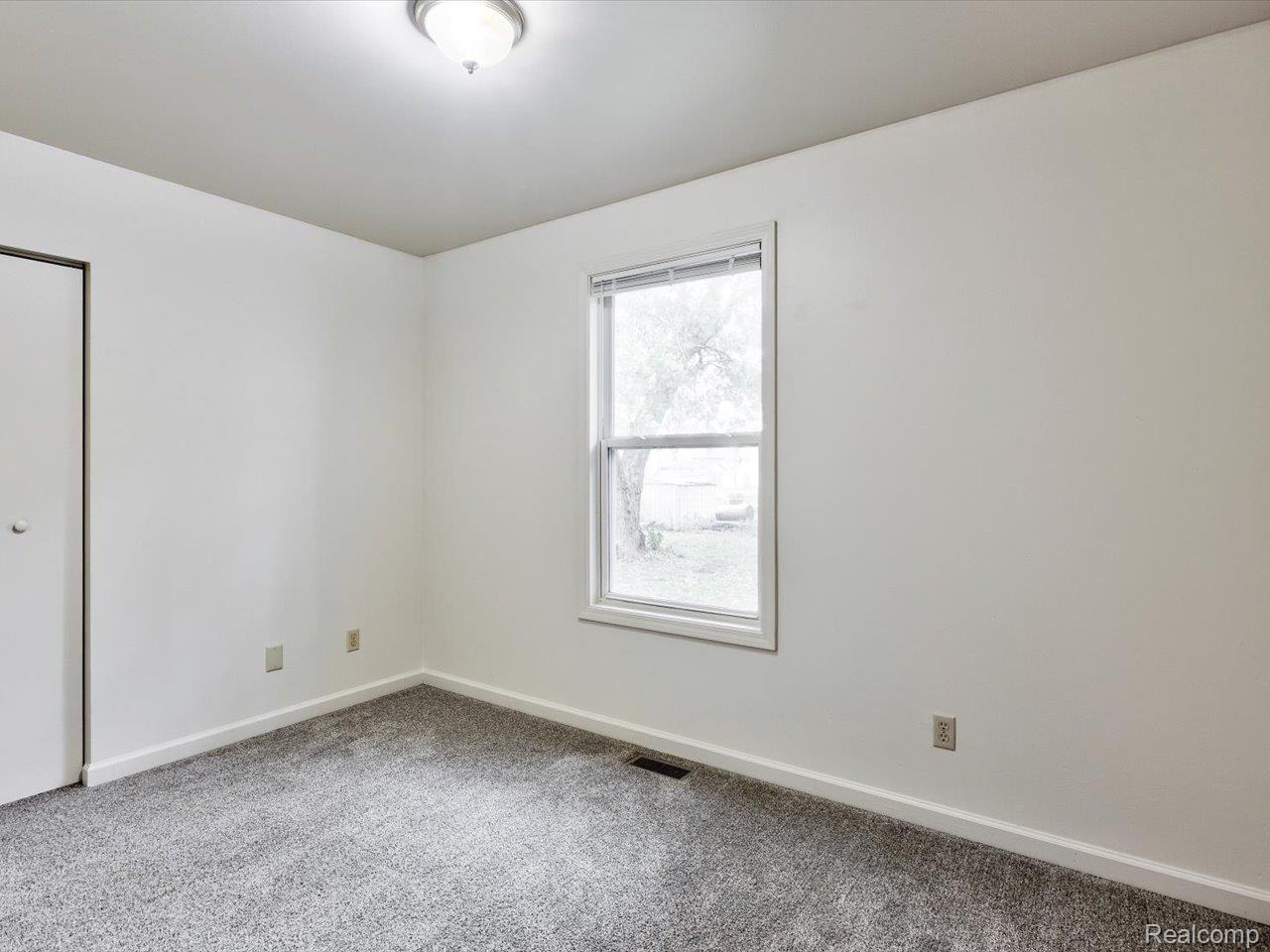 Port Huron City, Michigan 48060, United States, 3 Bedrooms Bedrooms, ,2 BathroomsBathrooms,Residential,Active,225048