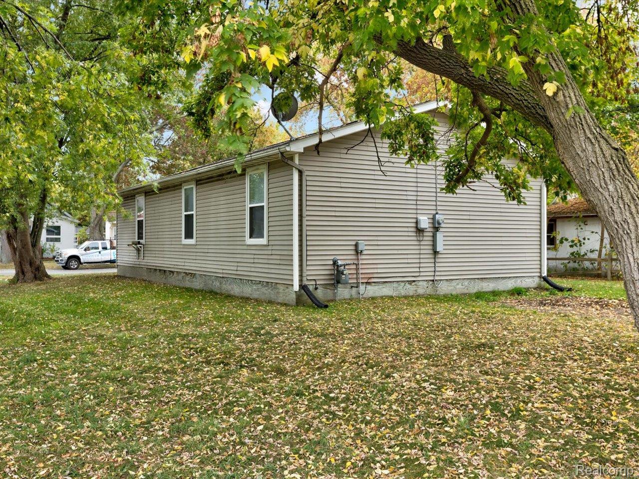 Port Huron City, Michigan 48060, United States, 3 Bedrooms Bedrooms, ,2 BathroomsBathrooms,Residential,Active,225048