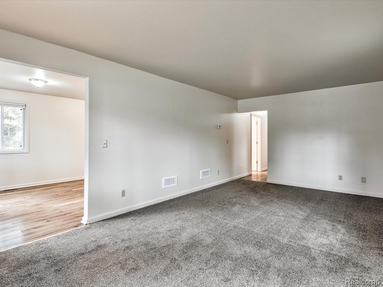 Port Huron City, Michigan 48060, United States, 3 Bedrooms Bedrooms, ,2 BathroomsBathrooms,Residential,Active,225048