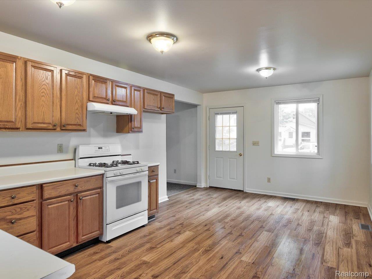 Port Huron City, Michigan 48060, United States, 3 Bedrooms Bedrooms, ,2 BathroomsBathrooms,Residential,Active,225048