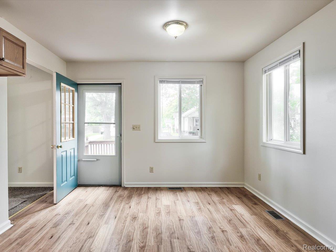 Port Huron City, Michigan 48060, United States, 3 Bedrooms Bedrooms, ,2 BathroomsBathrooms,Residential,Active,225048