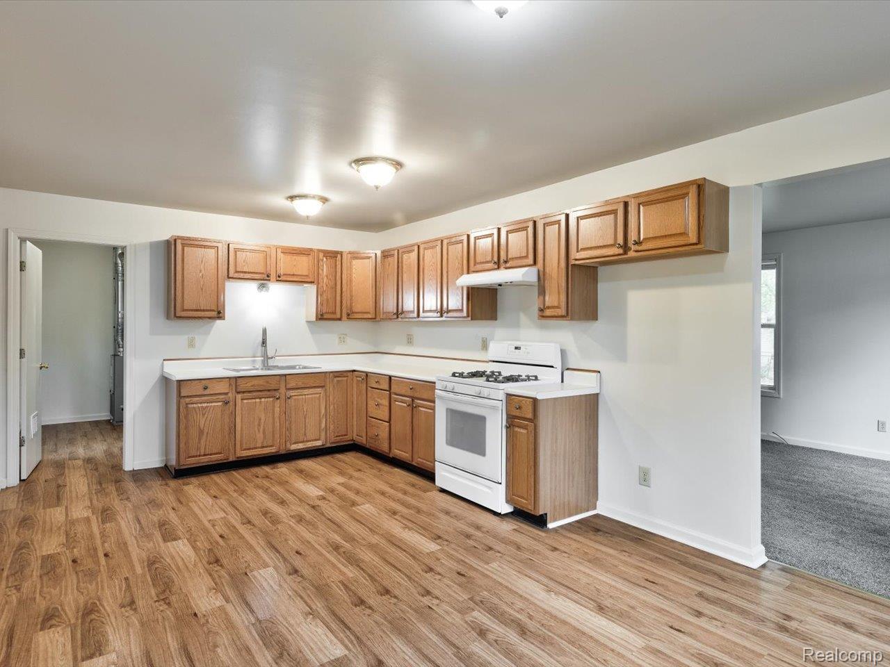 Port Huron City, Michigan 48060, United States, 3 Bedrooms Bedrooms, ,2 BathroomsBathrooms,Residential,Active,225048