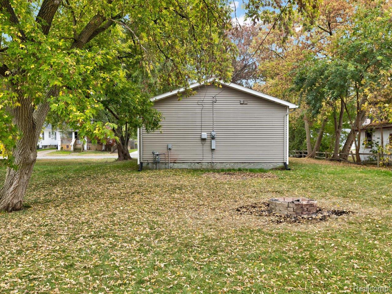 Port Huron City, Michigan 48060, United States, 3 Bedrooms Bedrooms, ,2 BathroomsBathrooms,Residential,Active,225048