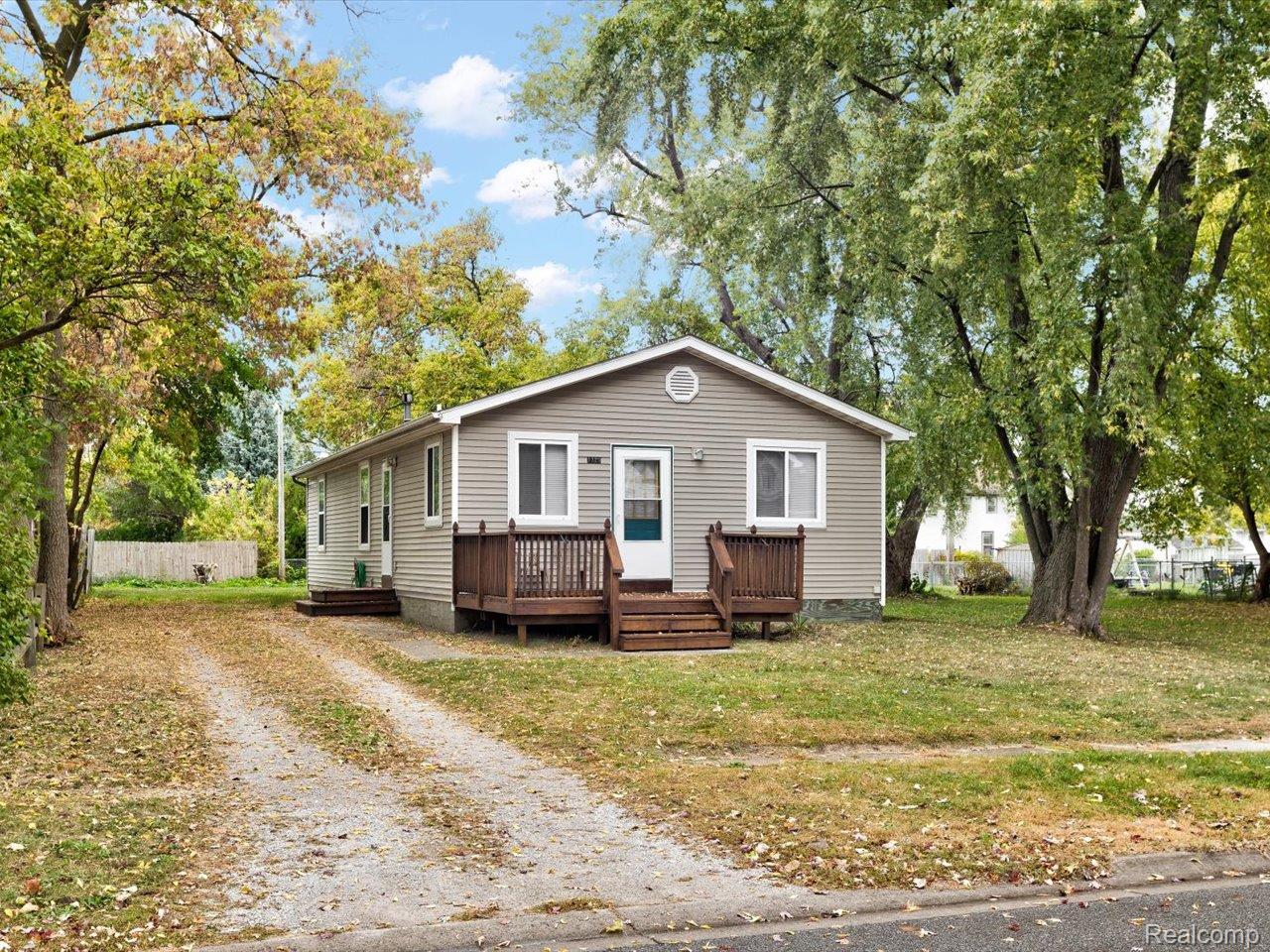 Port Huron City, Michigan 48060, United States, 3 Bedrooms Bedrooms, ,2 BathroomsBathrooms,Residential,Active,225048