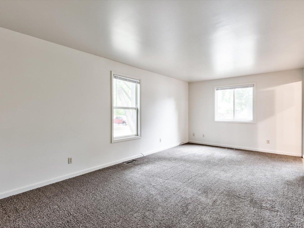Port Huron City, Michigan 48060, United States, 3 Bedrooms Bedrooms, ,2 BathroomsBathrooms,Residential,Active,225048