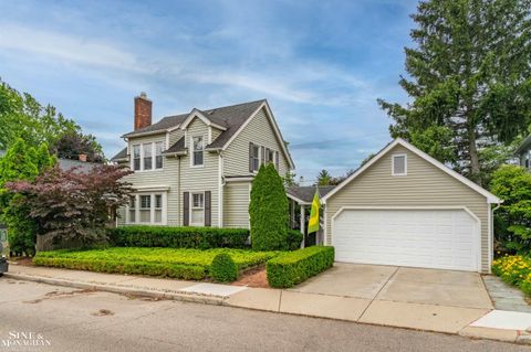 Photo of 357 ROOSEVELT Pl. Place, Grosse Pointe City, MI 48236 (MLS # 58050211984)