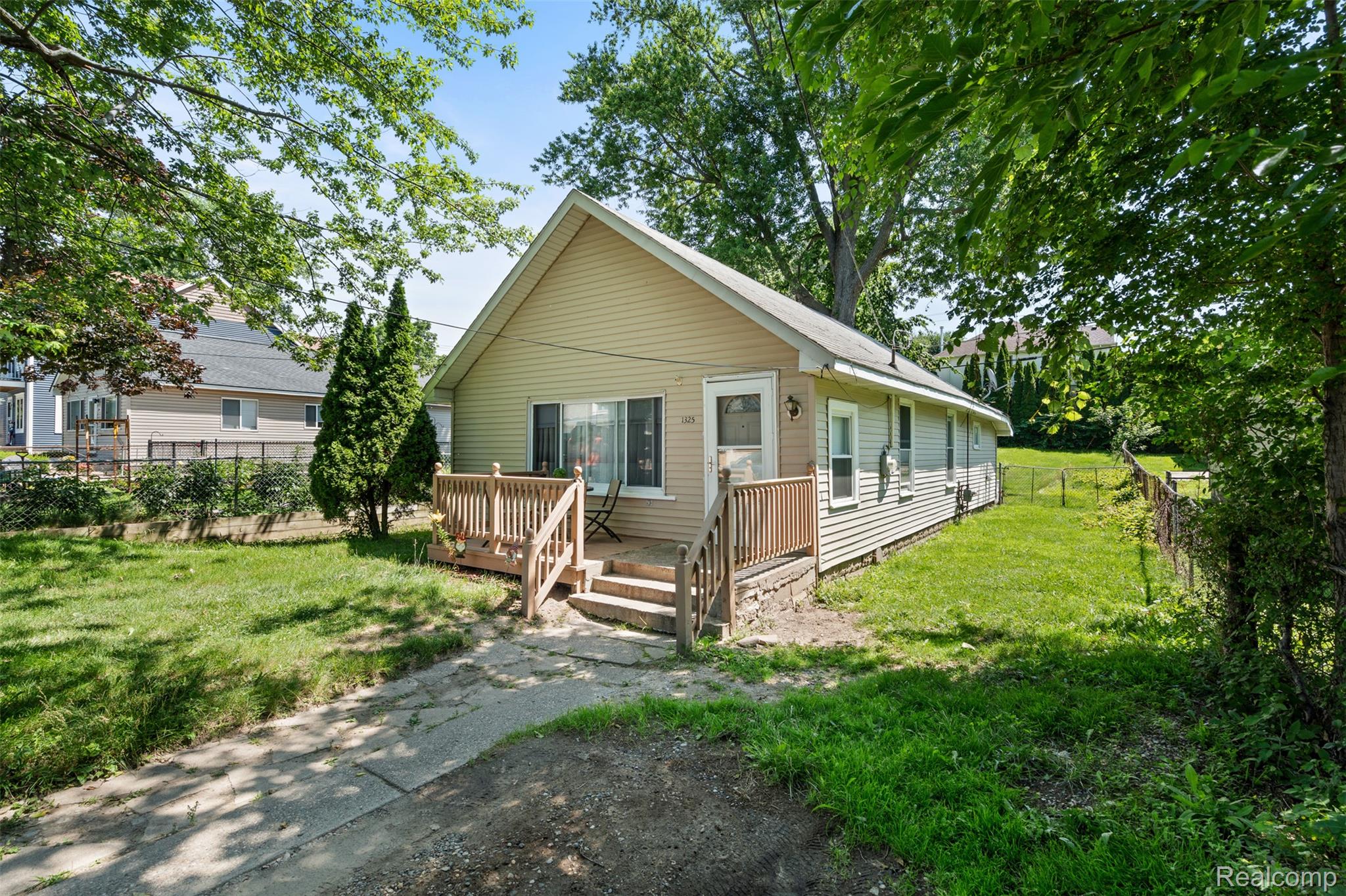 1325 E Lake Drive