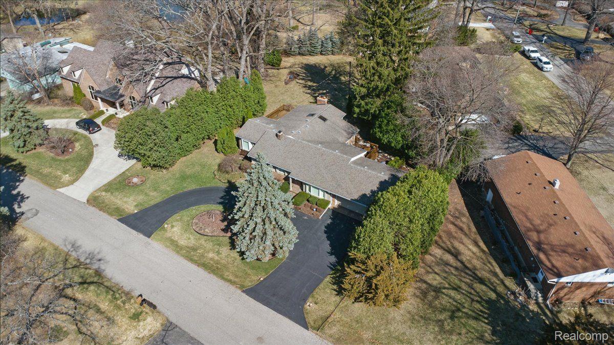 West Bloomfield Charter Township, Michigan 48324, United States, 3 Bedrooms Bedrooms, ,2 BathroomsBathrooms,Residential,Active,155846