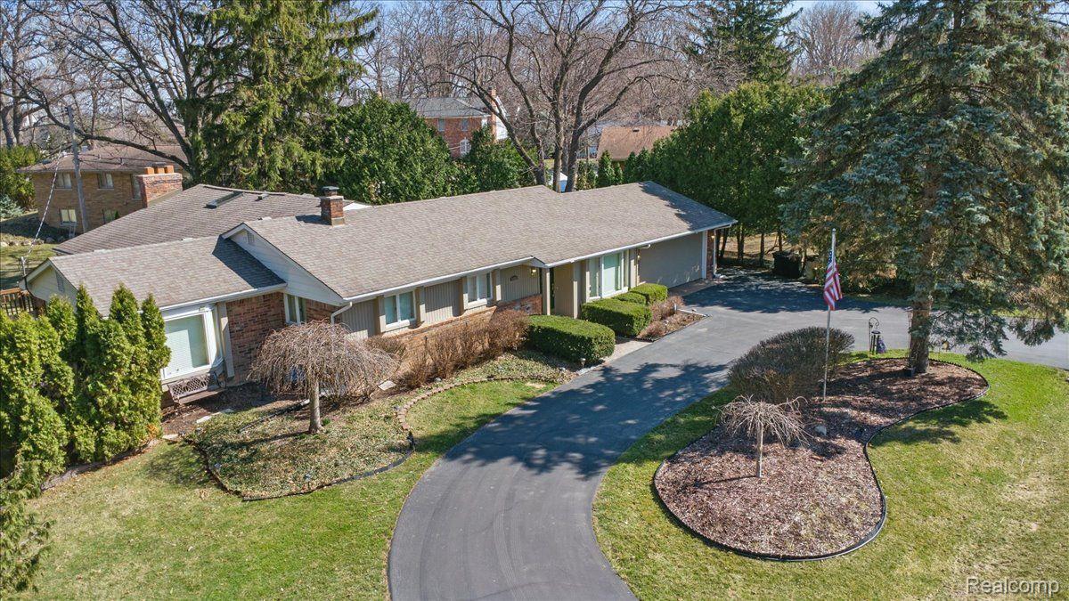 West Bloomfield Charter Township, Michigan 48324, United States, 3 Bedrooms Bedrooms, ,2 BathroomsBathrooms,Residential,Active,155846