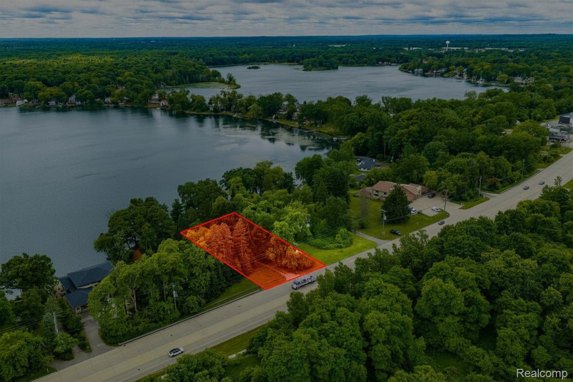 VL 1 Grand River Avenue