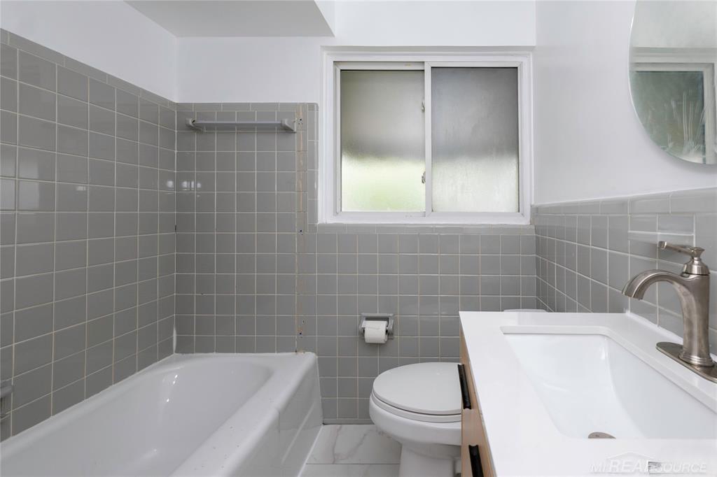 26211 Linwood Street