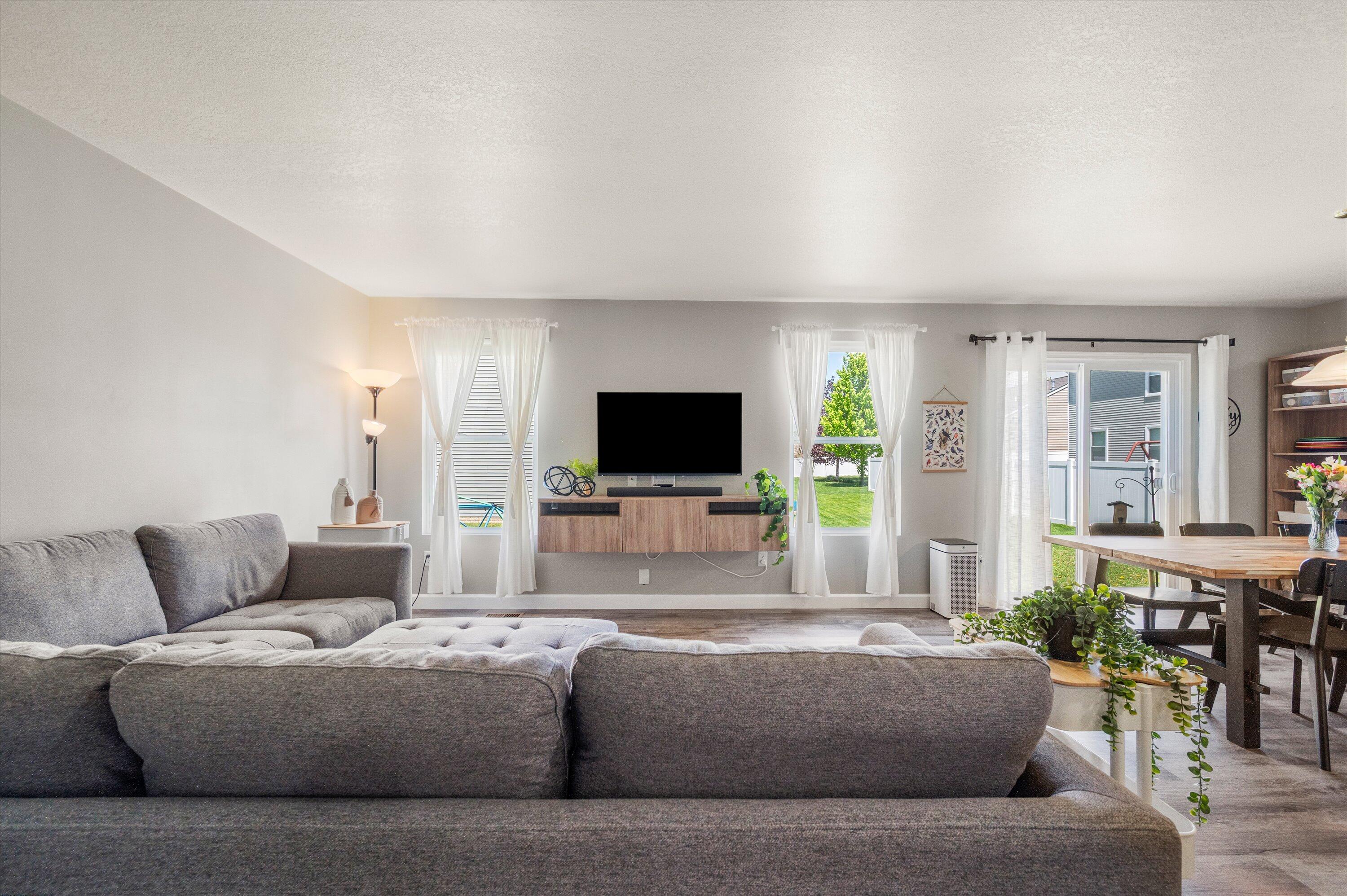 8649 Magnolia Way