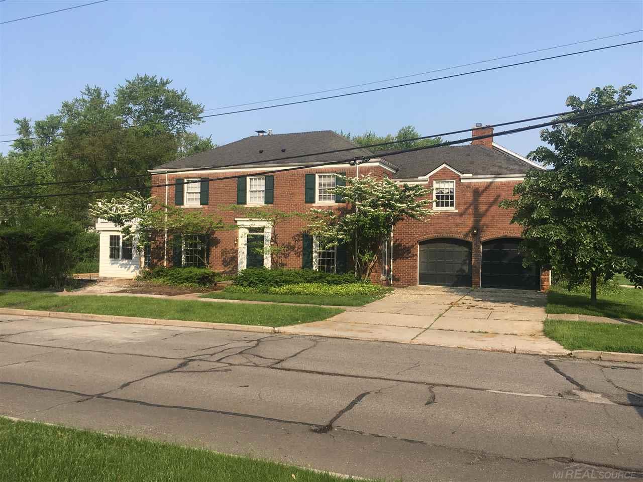 251 KENWOOD Court