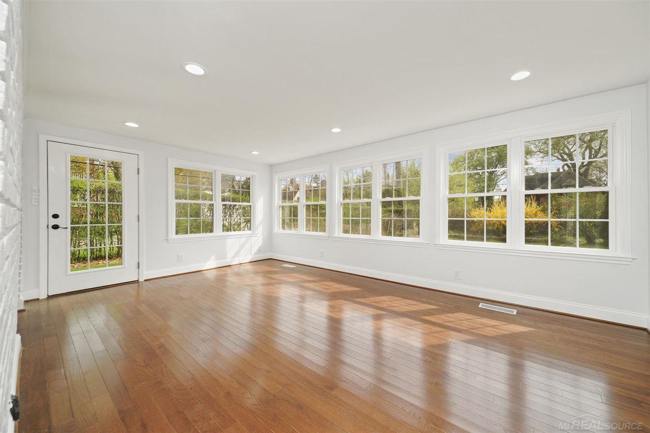 251 KENWOOD Court
