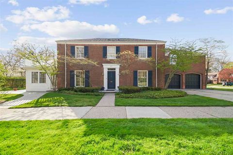 251 KENWOOD Court Grosse Pointe Farms City MI 48236