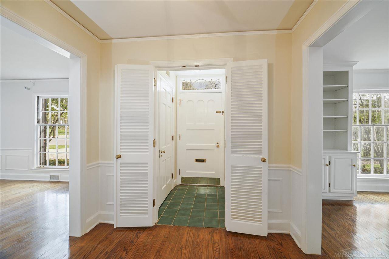 251 KENWOOD Court