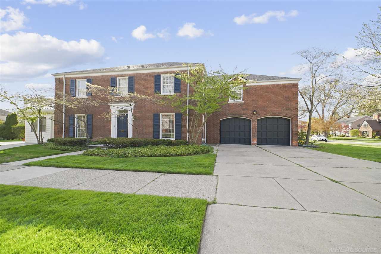 251 KENWOOD Court
