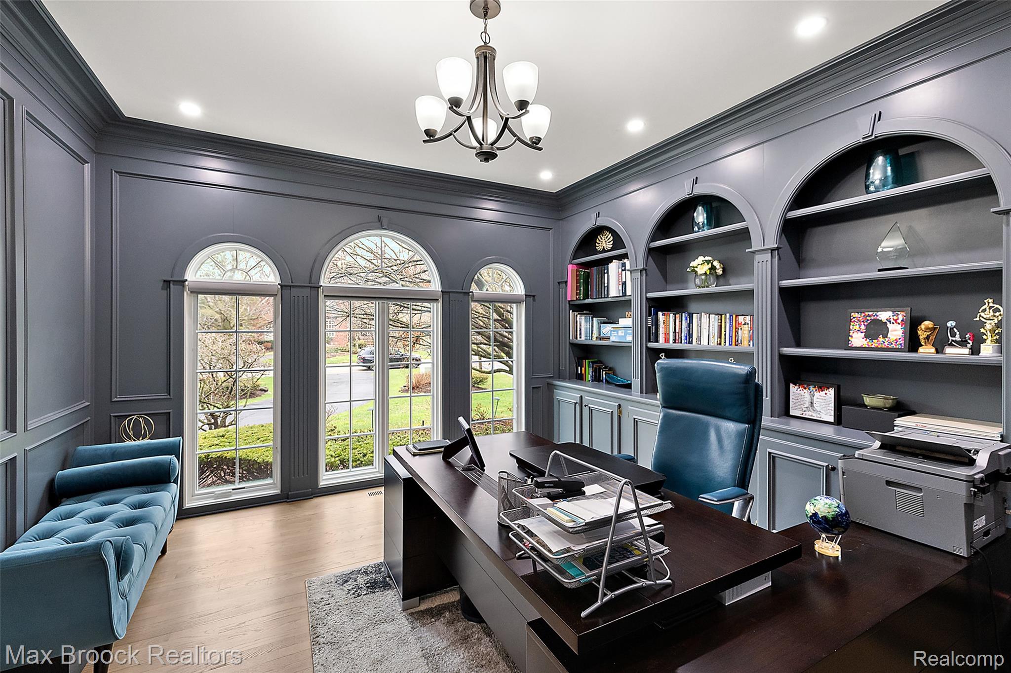 945 Wellsley Court