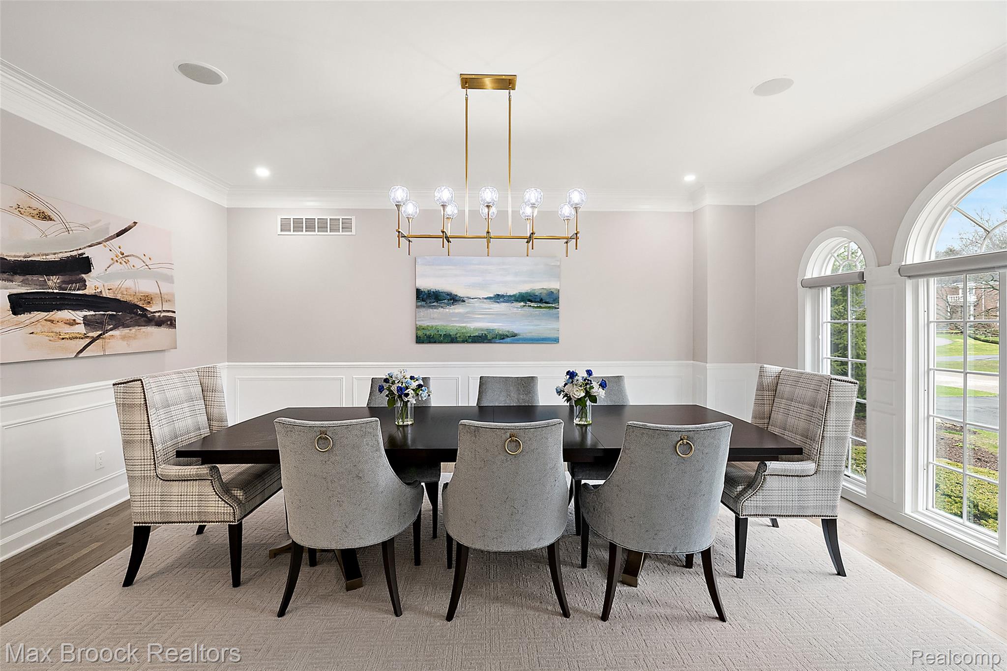 945 Wellsley Court