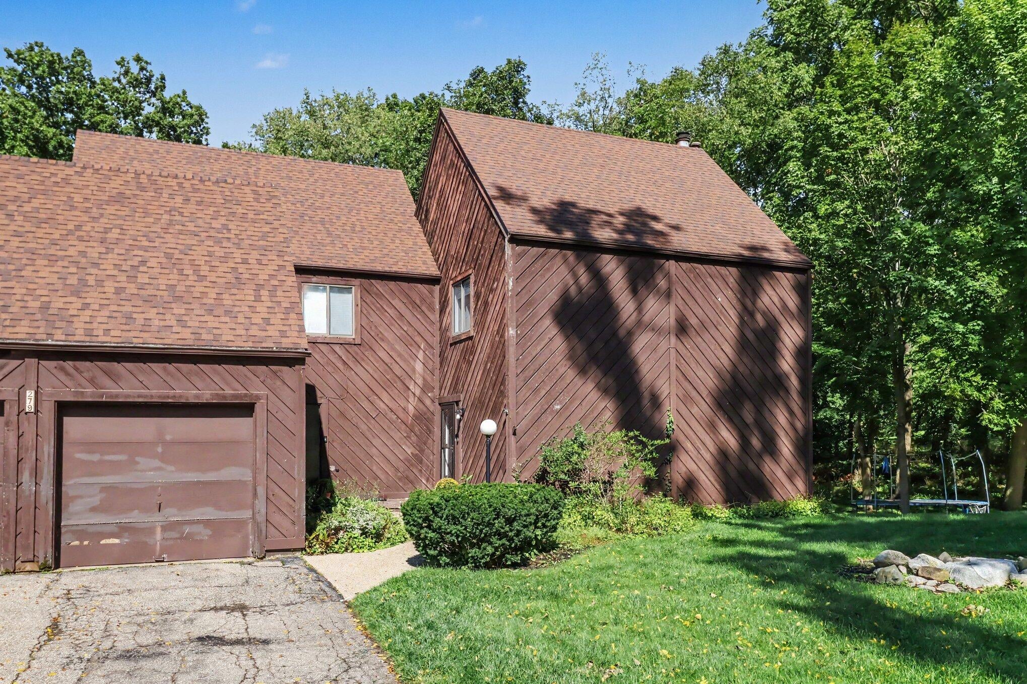 279 Fairway Court