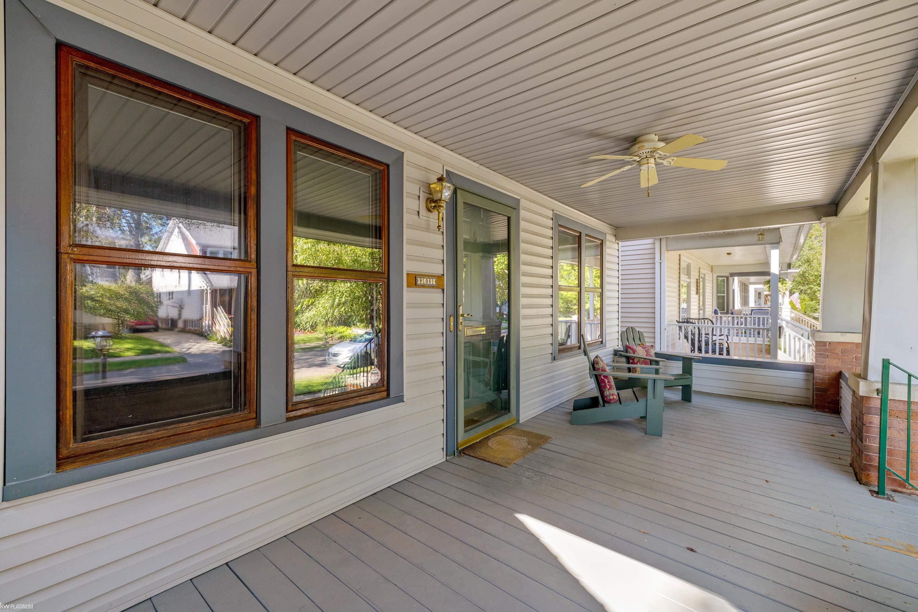 1081 LAKEPOINTE Street