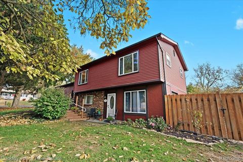 612 Putnam Street Pinckney Village MI 48169