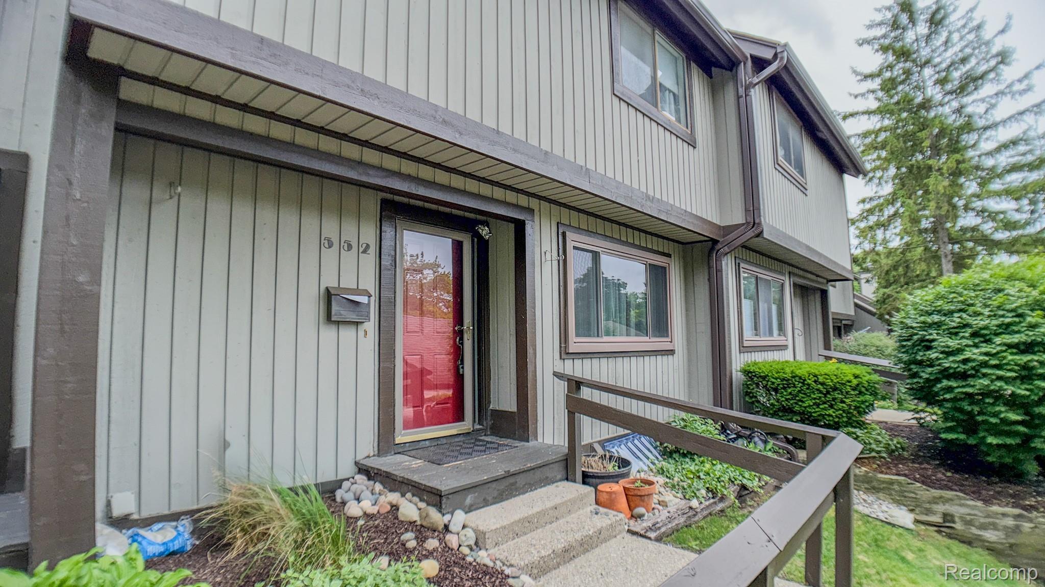 552 Foxboro Square