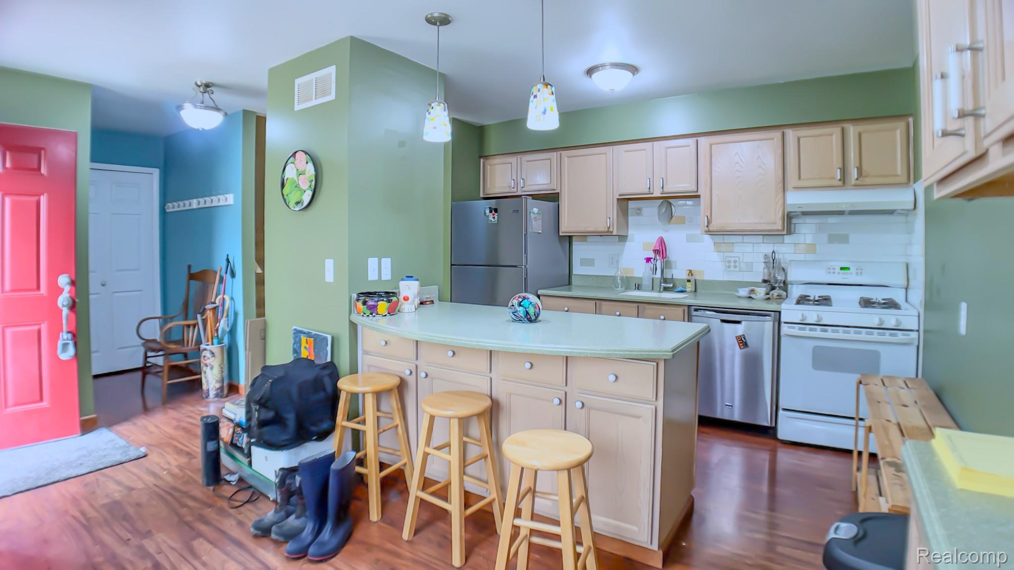 552 Foxboro Square