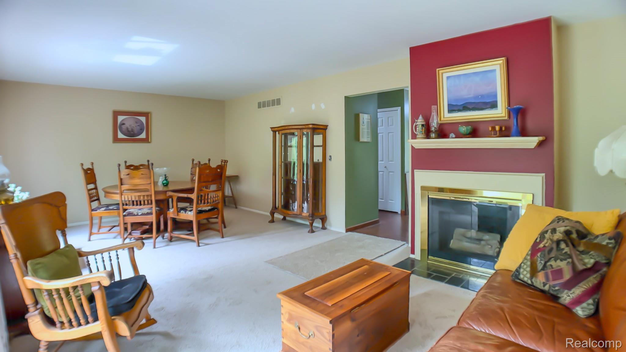 552 Foxboro Square