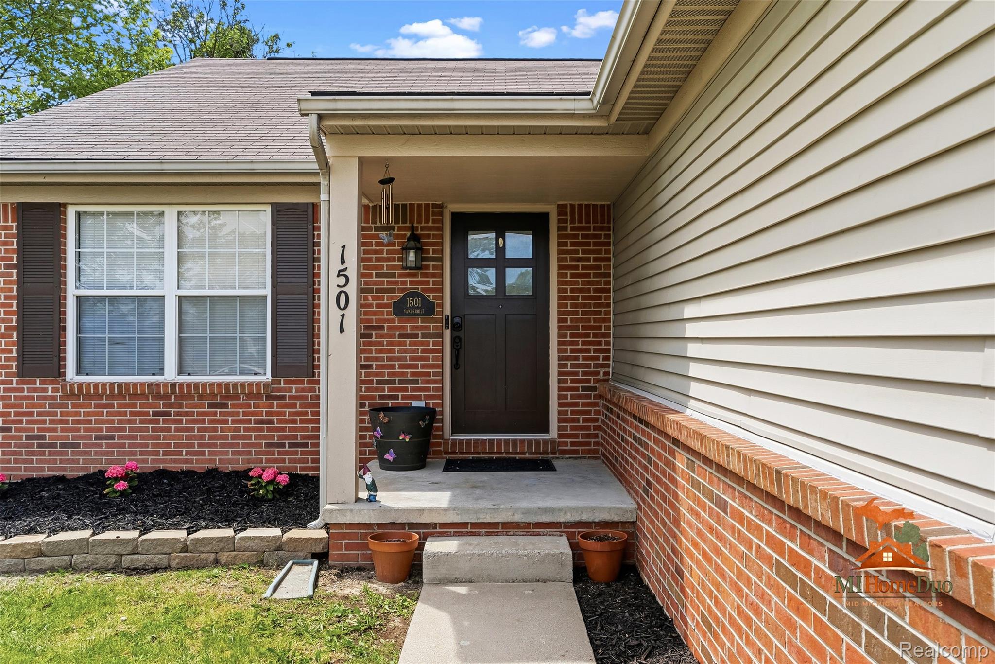 1501 Vanderbilt Drive