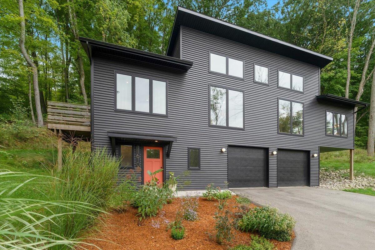 11610 Grand River Drive SE