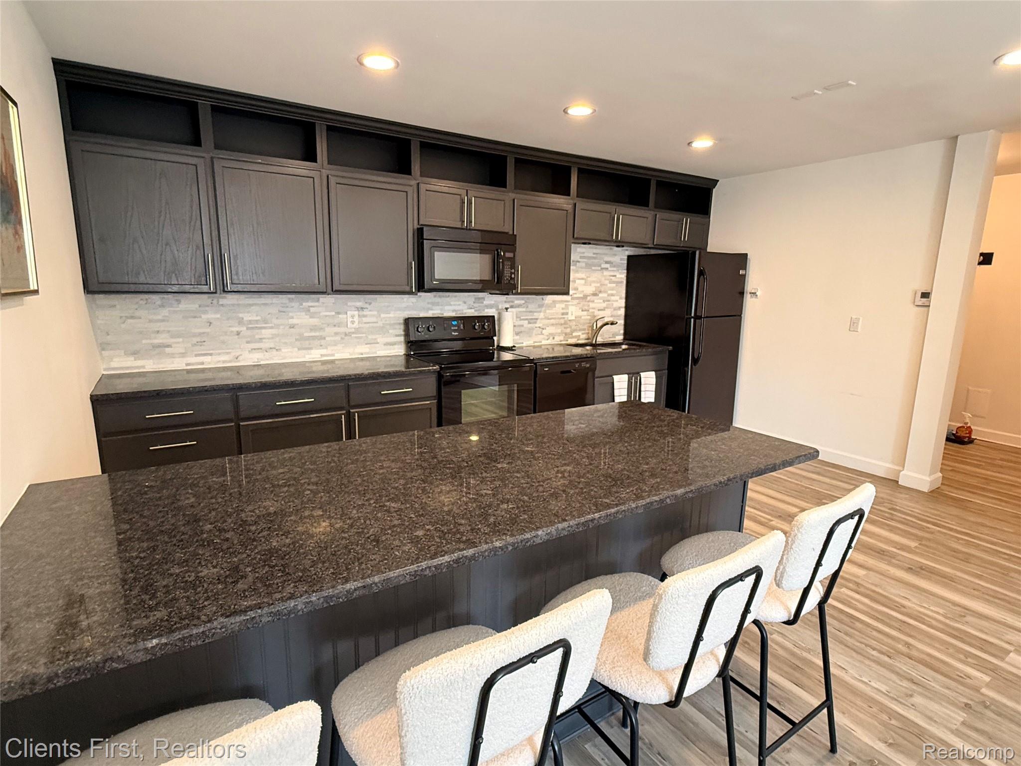 675 RANDOLPH Street 206