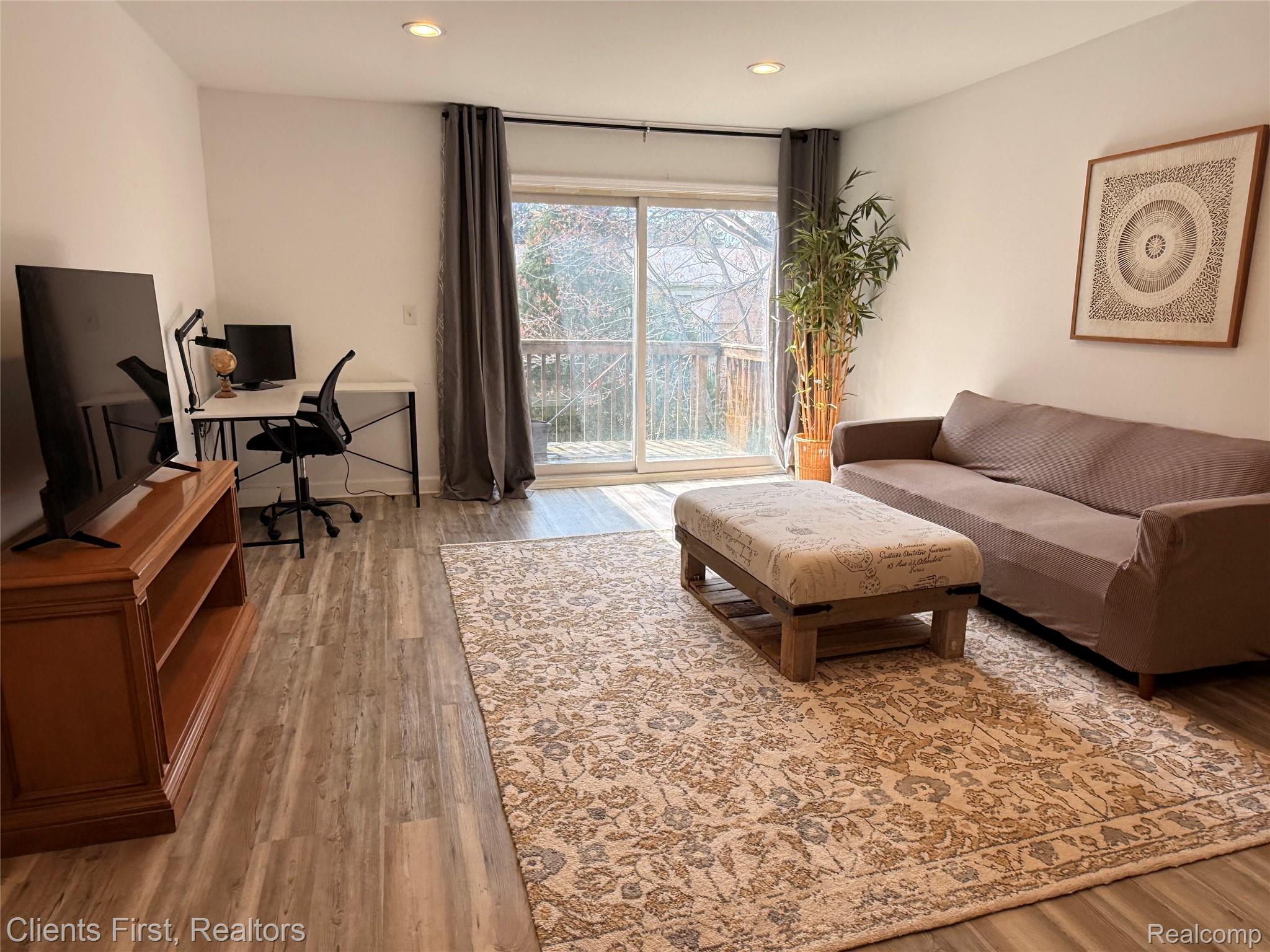 675 RANDOLPH Street 206