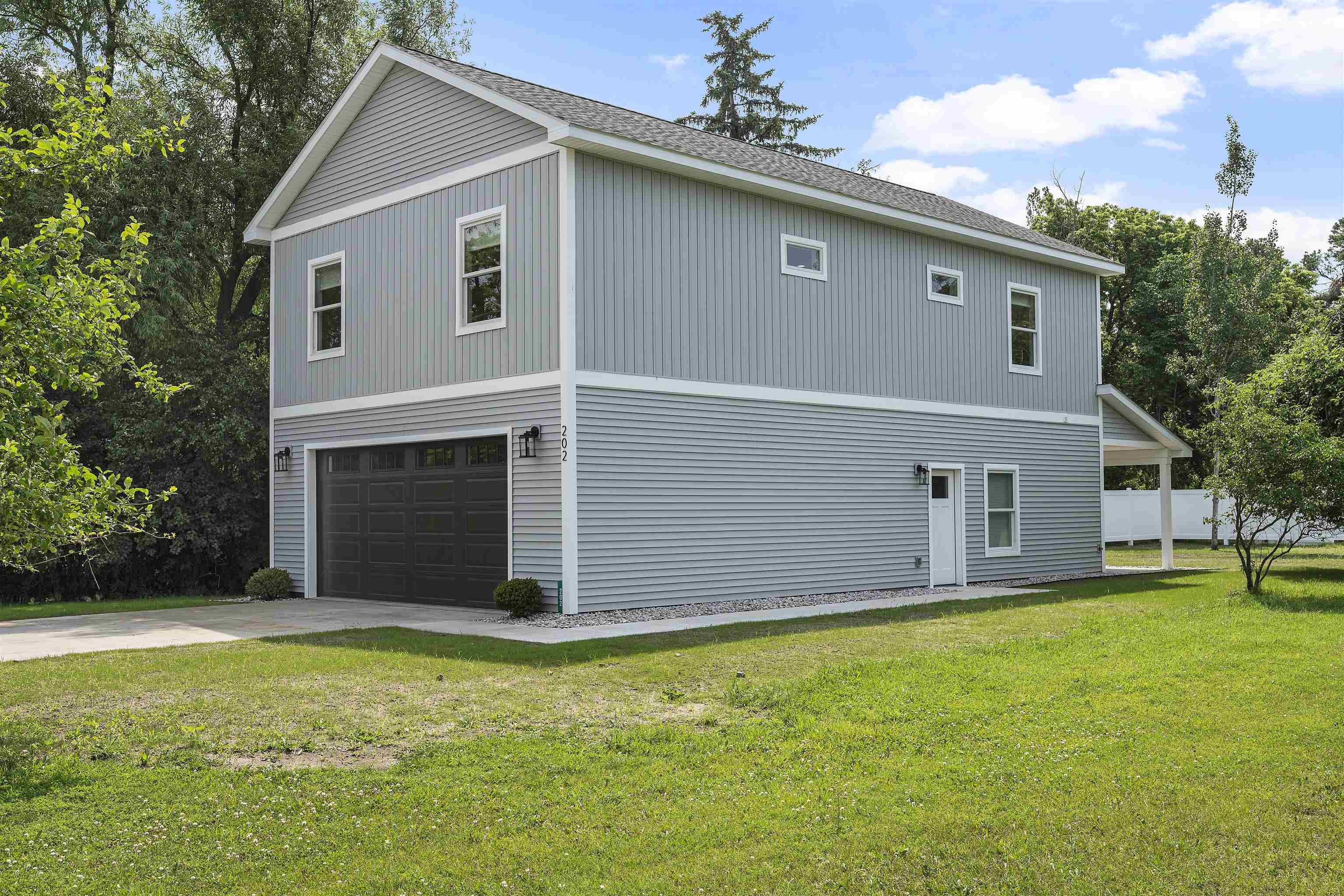 202 W Carpenter Street