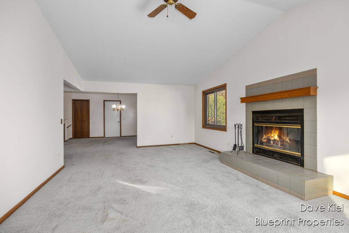 924 Amberwood West Drive SW