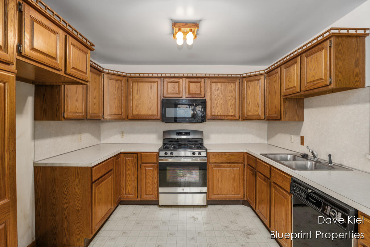 924 Amberwood West Drive SW