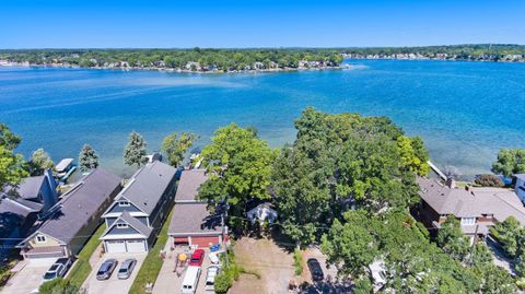 7608 BARNSBURY Drive West Bloomfield Charter Township MI 48324